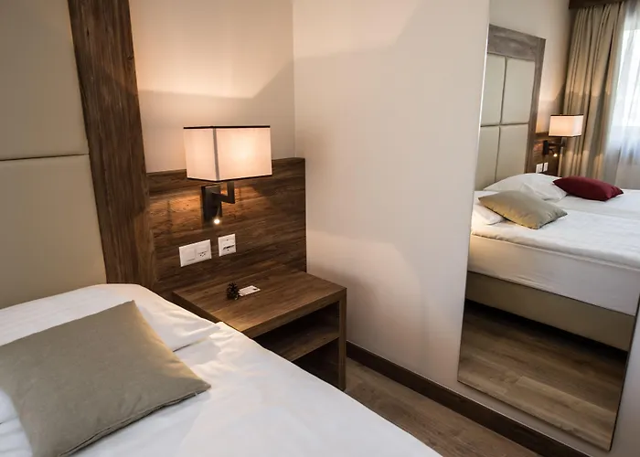 Ambassador Hotell 4*